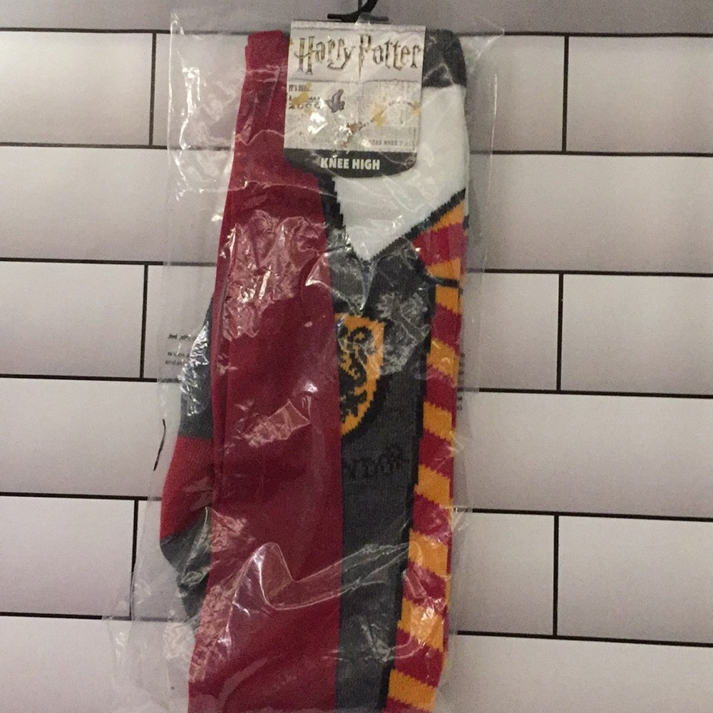 NEW Harry Potter Gryffindor Caped Knee High Socks